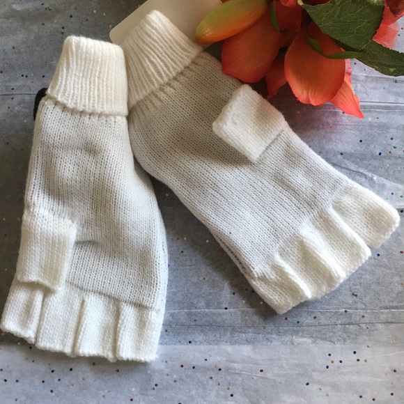 29. NWT Fingerless Reindeer Gloves - Picture 2 of 3